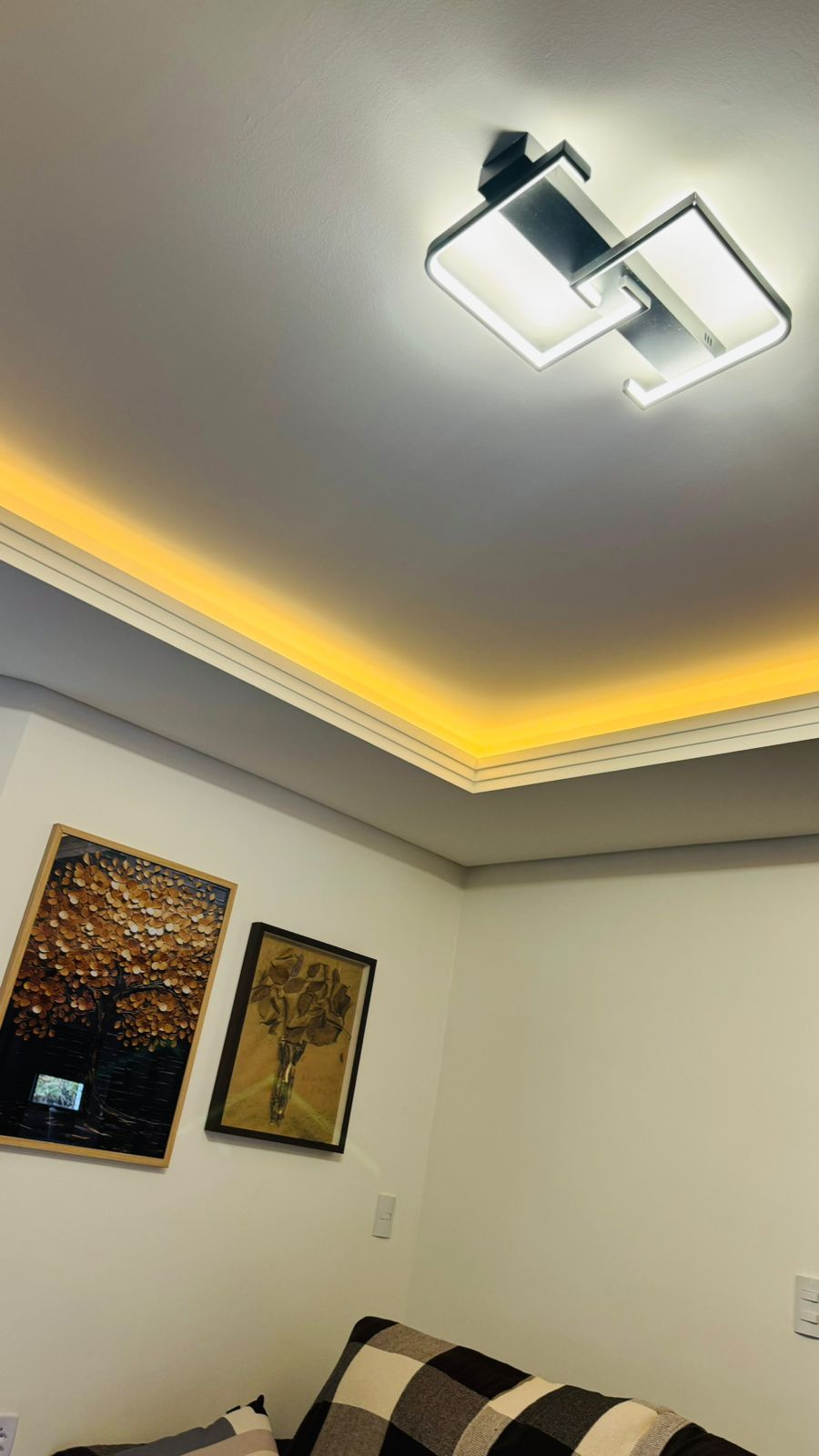 Quadro elétrico sendo instalado